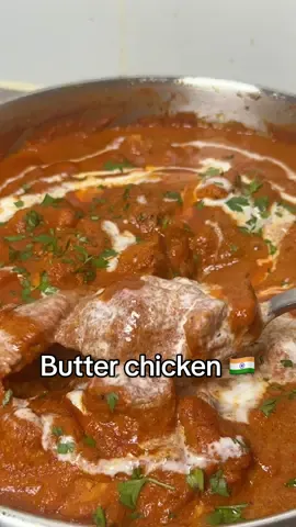La recette du butter chicken 🇮🇳 (murgh makhani) Ingrédients 👨🏻‍🍳: – 500g d’escalope de poulet – Le jus de 1/2 de jus de citron – 1 pot de yaourt à la grecque – 1 morceau de gingembre frais – 1 C.à.S de piment doux  – 1 C.à.S de garam masala - 1/2 C.à.S de cumin - 1/2 C.à.S de coriandre - Sel et poivre Sauce: – 1 oignon – 3 gousses d’ail – 400g de tomates concassées – Une bonne poignée de noix de cajou, trempés dans l’eau chaude pendant 1h – 1 C.à.S de piment doux  – 1 C.à.S de garam masala - 1/2 C.à.S de cumin - 1/2 C.à.S de coriandre - Sel et poivre - 1/2 verre d’eau – 1 càs d’huile neutre (pour cuire) – Coriandre fraîche – Crème liquide #recette #recettefacile #recetterapide #recettemaison #indianfood #chickenbutter #butterchicken #naan #naancheese #murghmakhani #indiandish