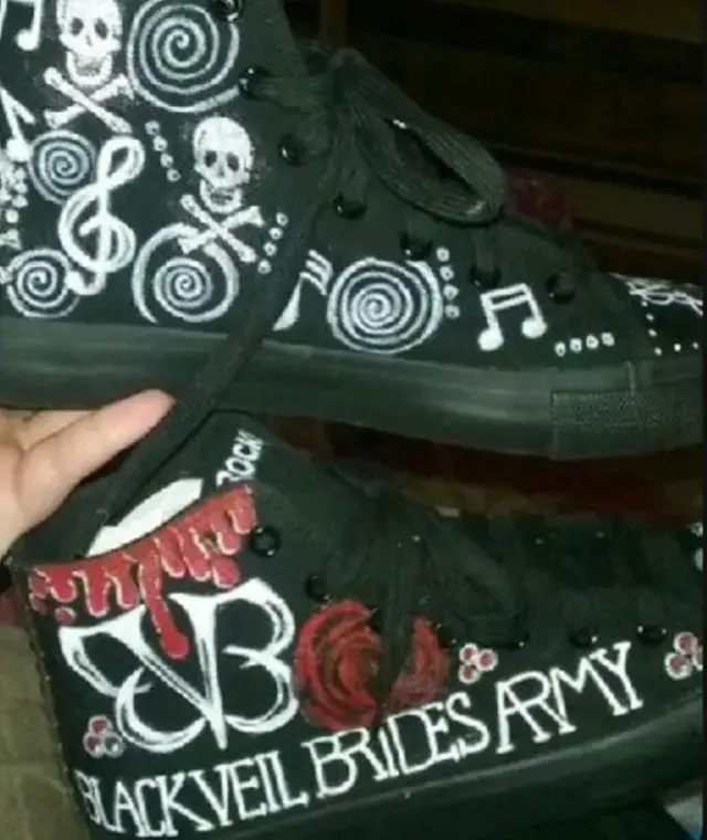 painted converse #fyp #cool #converse #00s #foru #foryou #emo #2000s #aesthetic #nostalgia #2010s #forupage  #foryoupage #2000sthrowback #2010sthrowback #mychemicalromance #piercetheveil #greenday #korn #slipknot #paramore #blackveilbrides #sleepingwithsirens #linkinpark #misfits #blink182 #falloutboy #midwestemo #alt #music #fashion #trending #viral #☆ 