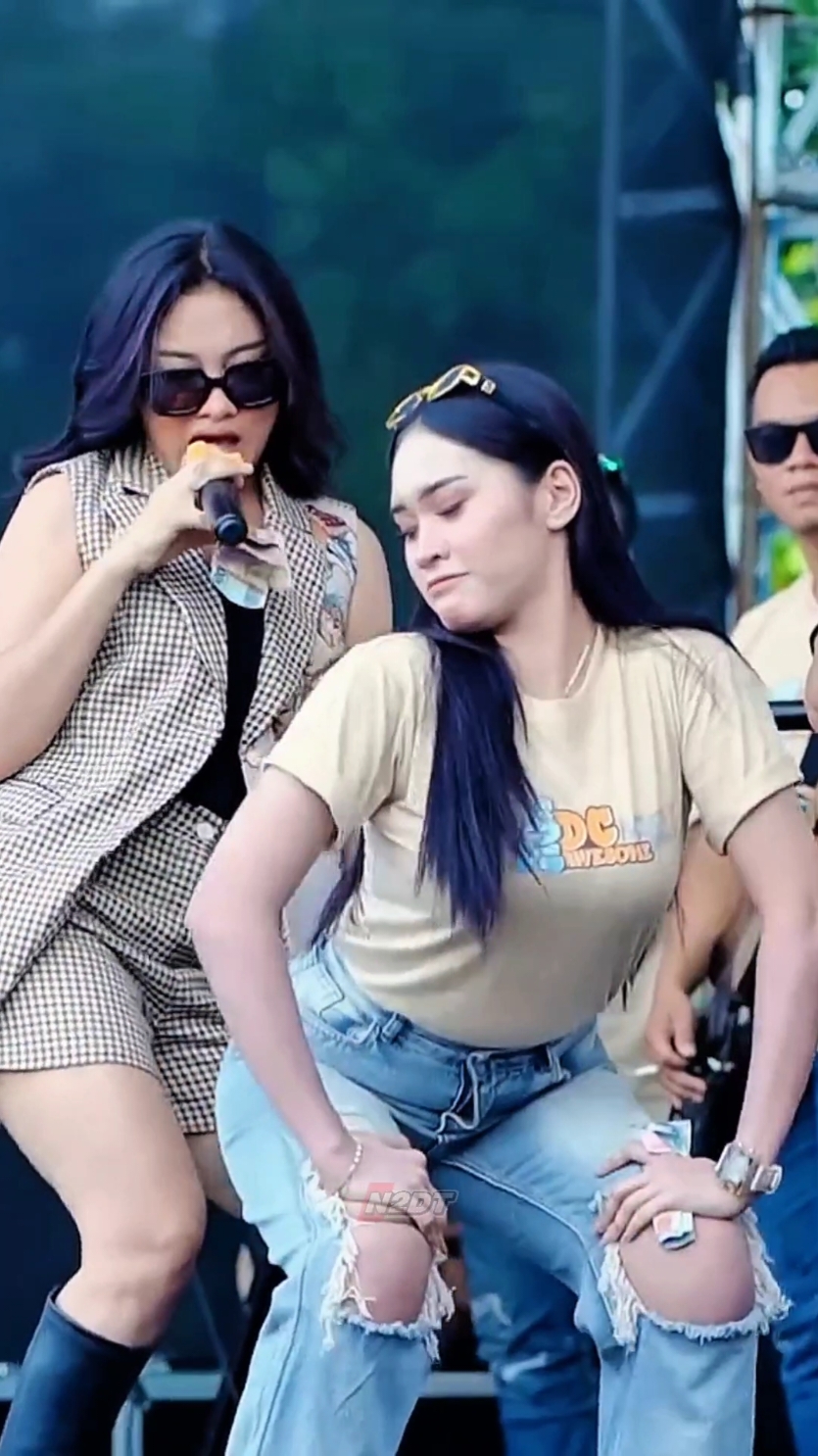 Uasiik Mbake Seng Nyawer ||  Andai Tak Berpisah - Denik Armila ft One Pro #andaitakberpisah #denikarmila #denikarmilalovers #onepro #pemudapcb #musikviral #jawapride #lagujawa #fyp #fypage #foryou #viral #viralvideo #trending #trend #dangdut #dangdutkoplo #dangduttiktok #dangdutviral #n2dt #n2dtmusik 