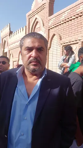 شاهد بالفيديوجن ازة محمد رحيم بحضور شقيقه طاهر رحيم وزوجته انوسه كوتا وتامر حسني وهند عاكف ووليد طه و محمد عاكف ورانا سماح ومحمود صلاح ومحمد حماقي ومدين واحمد عادل ومحمود ابو العينين وشذى وعبد العظيم وهيثم دليل ومحسن جابر وحميد الشاعري ومصطفى قمر#حماده سرحان التيكتوكر الممثل  #المليجي   التيكتوكر الممثلة #ام كريم المطرب #عبدالله العجمي  التيكتوكر الممثل #نادر رضا التيكتوكر فنطظيه    يسرا#ياسمين شحاته# #محمود حميده وايمان محمودحميده #احمد منصور# حسن ابو الروس#محمدعفيفى #نجلاء بدر#حسين فهمي# صفيه العمري #حسن سامى#اميرالمصرى #شيكو #طارق الابيارى مدحت العدل و خالد النبوي وحرمه منى#سامريوسف #رباب عبدالعاطى  #بوسي شلبي #انجي المقدم وياسمين شحاته واحمد منصور وحرمه وطاهر حلمى واحمدالعتال وحرمه و #سيد شعراوي ومحمد نادرو صفيه العمري وكريم امام و ابو والمنتج محمود حنفي وياسمين محمود حنفي#كريم التونسى#عمر منسى#رضاالبحراوى #حنان ترك #سيدشعراوي وعدسه عادل مبارز #محمدرمضان #احمدعز  #احمد السقا #خالدالنبوي #حسين فهمى #محمدهنيدي #محمدصلاح #محمدفوادحوار سيد شعراوي نجوم الفن منهم فرج مصطفى اباظه وعمر ا اسلامي واحمد داوود ومحمود البغل طارق عبد العزيز ومحمود المالكي وخير بشاره الدكتور عصام شرف رئيس الوزراء الاسبق والمنتج هشام عبد الخالق وجابر يخوري والهام ايمن شاهين و امير شاهين وايمن بهجت قمر ومحمد مدحت واحمد الحريري وبوسي شلبي وطارق حمزه والهام شاهين وديناو عفاف مصطفى برافو عليك بس فايز ولما اسماعيل كتكوت وياسمين رحمه وهاله سرحان وعلي عقل ومحمود حميده وياسمين رحمه وعفاف مصطفى وخالد محمود حميده وحرمه بشرى بشرى و اشرف عبد الباقي والمخرجه زينه اشرف عبد الباقي وعبير صبري ومنى ممدوح احمد عز ورزان مغربي ومصطفى عز اخو احمد عز وبنته يارا حفيده محمد الموجي ورقصه هند عاكف و اسامه الخياط وحرمه و مرفت عطاالله وايمان عطاومحمد يحى وحسن ابو الروس ايهاب كلوبيكس وعمر كمال وكوستا وشوشو علي وبنتها و ممدوح موسى ويوسف وائل نور واميره العايدي وديما ممدوح موسى ونهال عنبر واحمد بدير والاب بطرس دانيال واحمد عز وشريف سرور وعفاف شعيب ودين عبد الله وايمان عبد الله وعم عيد واميره حسن بنت رجاء الجداوي #محمودحجازى وشريف الشباشي و  احمد سعيد عبد الغني ومحمد العدل واحمد الحلواني وياسر الملواني و ميرت عمر الحريري ومجدي الهواري وماجد المصري وتامر عبد المنعم ووحرم ممدوح البلتاجي وهشام خليل وسفير سلطنه عمان وروعه اكرم جاد ومحمد رجب وحسن الرداد ومحمد فوزي وحرمه وفاء عامر ومحمد عبد المنصف وحرمه لقاء الخميسي وحمدى بدرودينا ونجلاء بدر ومحمود مغني واحمد العوضى وطارق صبرىومى سليم وايمى سالم وايناس عز الدين وعبير منير وداليا البحيرى وروعه اكرم جاد وامير ه فتحى ونسرين قطافش وايمان ابو طالب الاهلاويه ومحمد رجب ميرفت عطا الله ووفاء عامر تغني لام كلثوم١