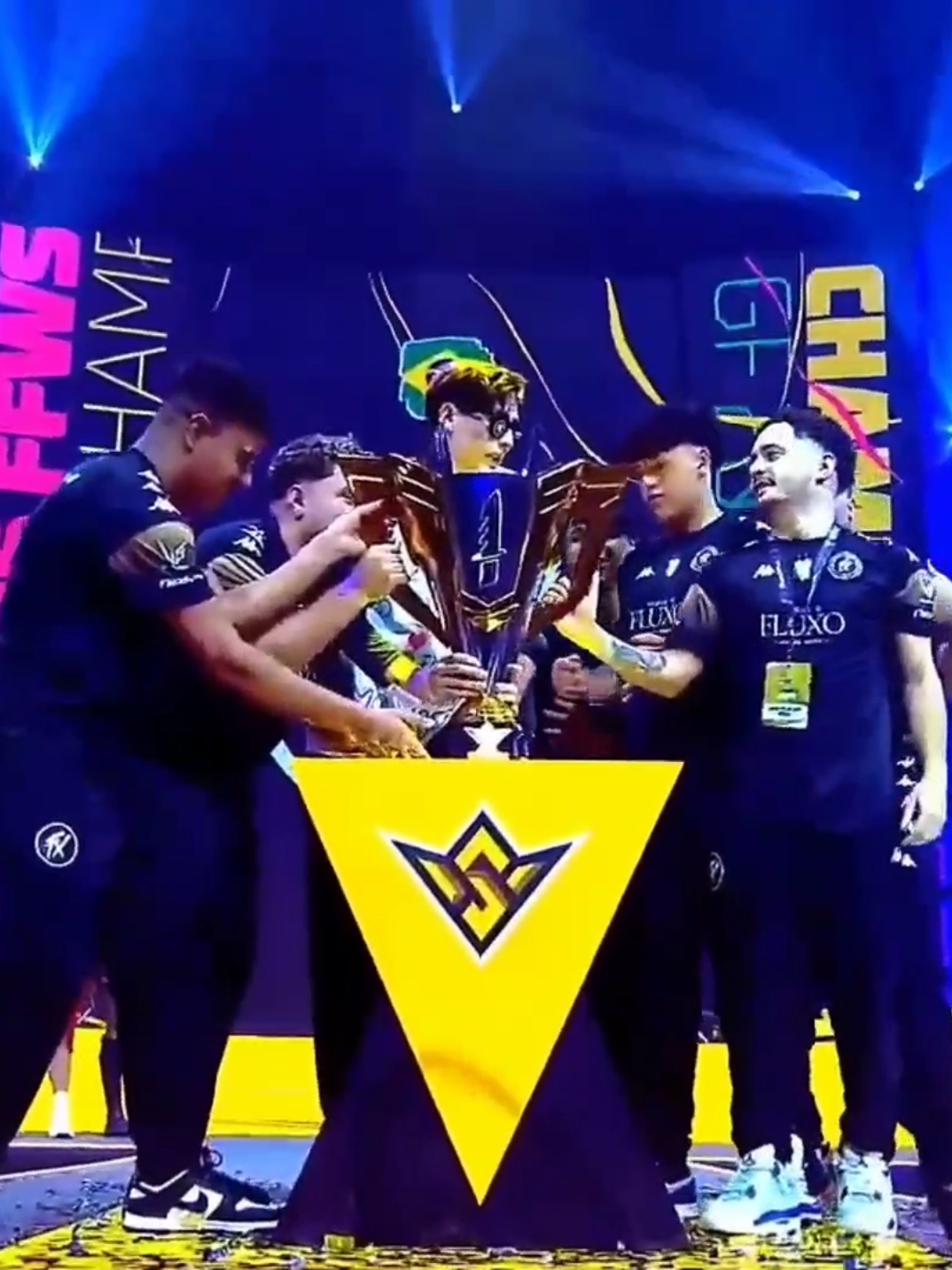 Congratulation Fluxo The Champion of FFWS Global 2024 🥳🏆🔥 NT King Kazu beda 3 Point, NT BTR. Terima Kasih sudah berjuang, Proud of You. Sumber: YT FF Esports Id #freefire #FFWS2024 #ffwsglobal #ffwsglobalfinals2024 #riodejaneirobrasil #ffindobersatu #ffthailand🇹🇭 #ffbrazil🇧🇷 #ffvietnam🇻🇳 #fflatam #ffpakistan #infofreefire #fyp 