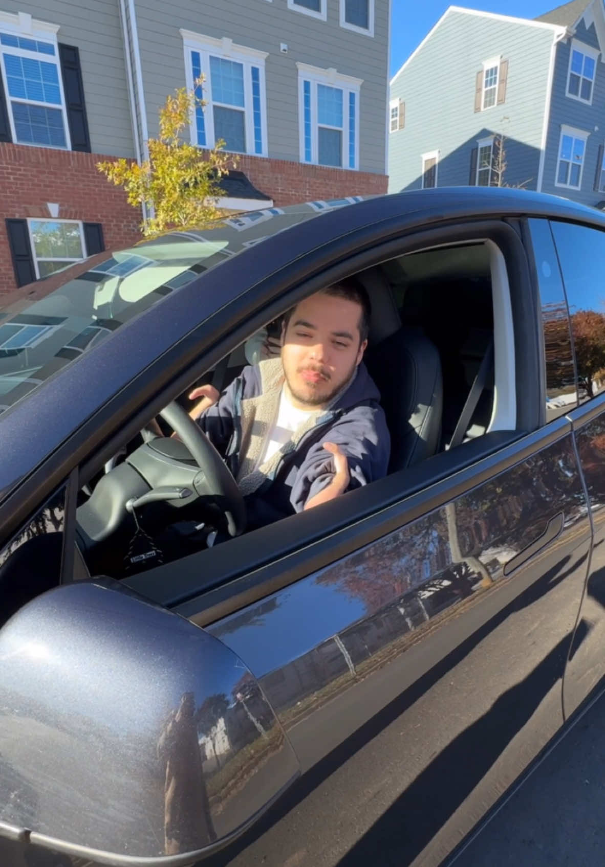 Parallel parking with no hands (Tesla Model Y) #tesla #ev #electric #nohands #fyp 