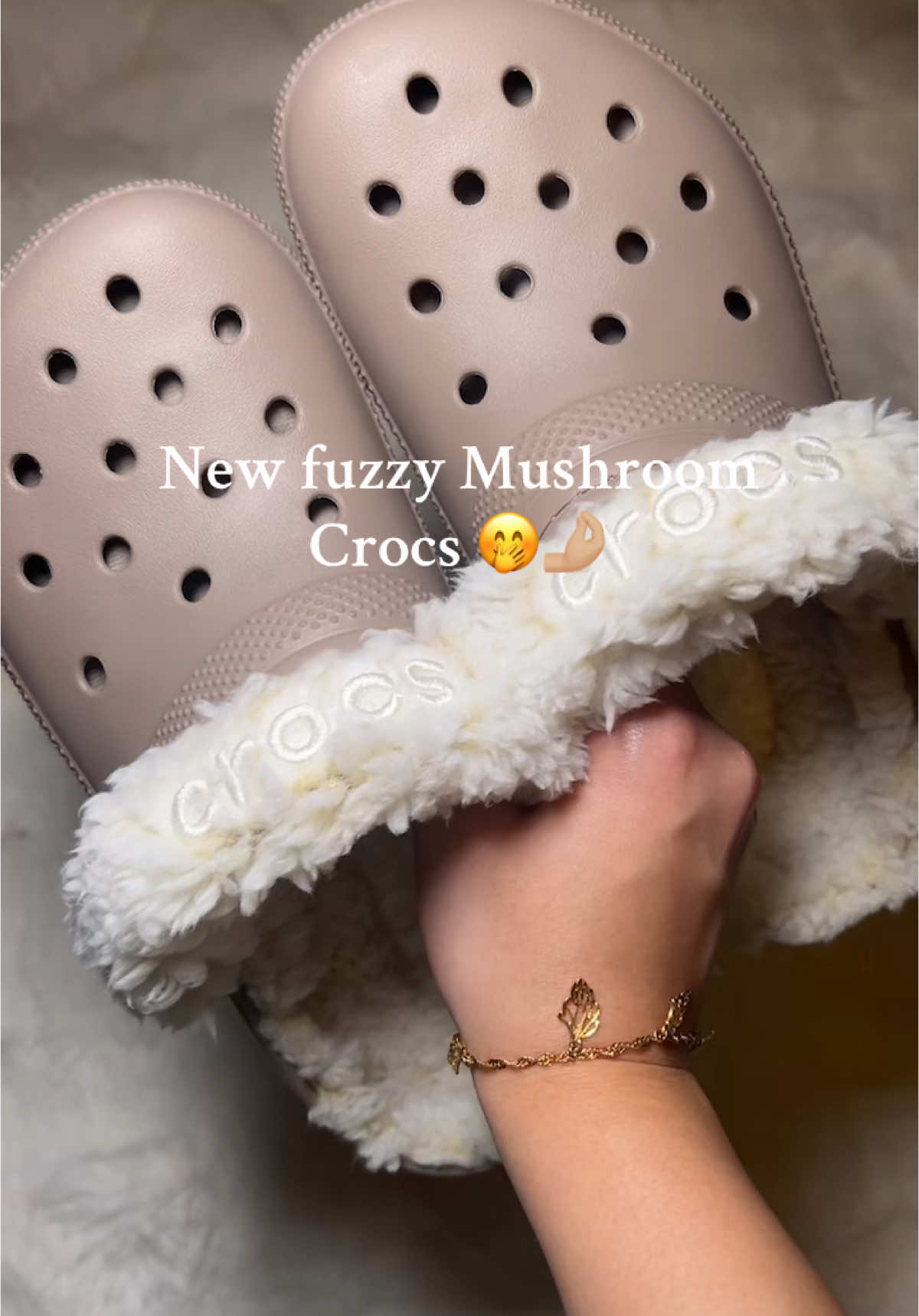 So comfy & so cute 🤭#fyp #crocs #tiktokshopcybermonday #christmas #shopwithme #TikTokShop #giftguide #season #ttsdelight #creatorsearchinsights #Crocs #CrocsGang #ifyouaintcrocinyouaintrockin #crocsforlife #obsessed #cozy #unboxing #cute 