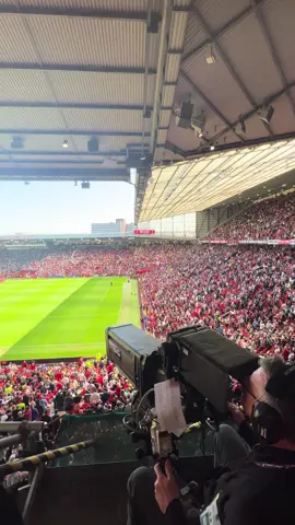 Welcome to Old Trafford ☀️  #oldtrafford #manchesterunited #manutd #manutdtiktok #mufc #viral #football #football #footballtiktok #footballtogether #Soccer #makeitviral #like #follow #manchester #manchesterunitedfans #robbertt00 #unitedwestand #sunnyday #PremierLeague #fifa #uefa #ucl #europaleague 