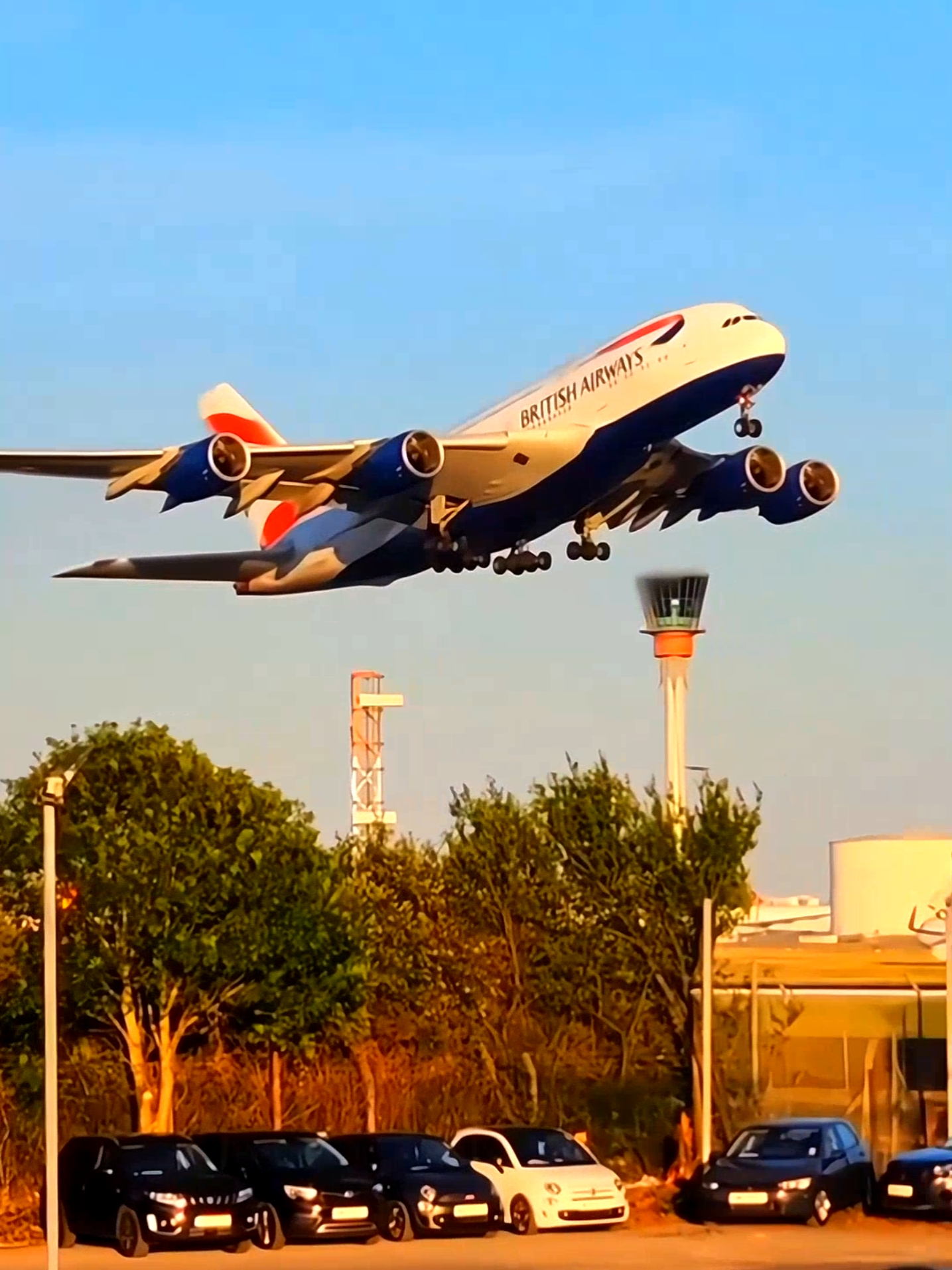 What a beautiful takeoff by British Airways' A380 #aviation #britishairways #takeoff #airline #A380 #Airbus #AviationLovers #planespotting 