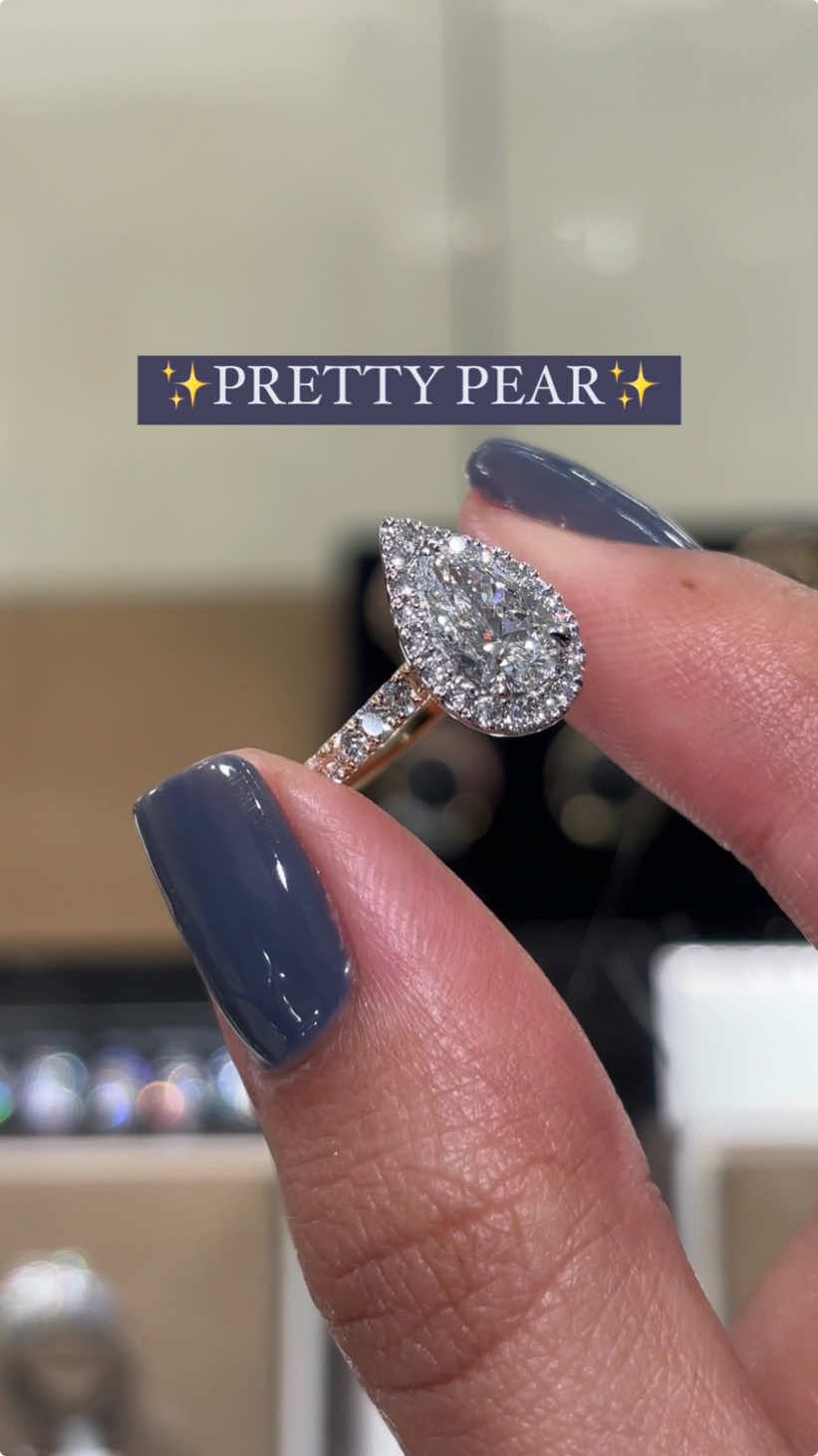 The prettiest pear we ever saw🍐😍 #pearcut #peardiamond #pearengagementring #pearshapediamond #teardropdiamond #engagementring #engagement #diamond #diamondring #uniqueengagementrings #engagementringinspo #engagementringshopping #sayyeswithtajjewels 