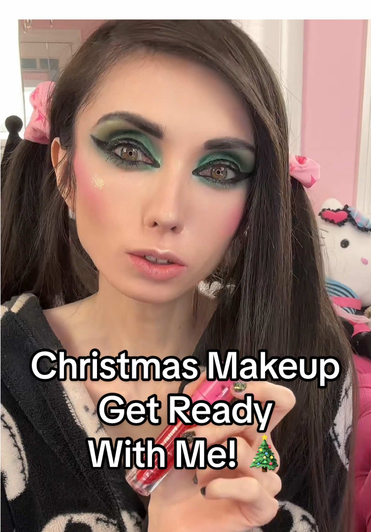 Get ready with makeup routine to go Christmas shopping!! Showing you guys a more in depth makeup tutorial with some of my favorite products for holidays 🥰🎄❤️ #grwm #makeup #grwmroutine #MakeupRoutine #makeuptutorial #christmasmakeup 