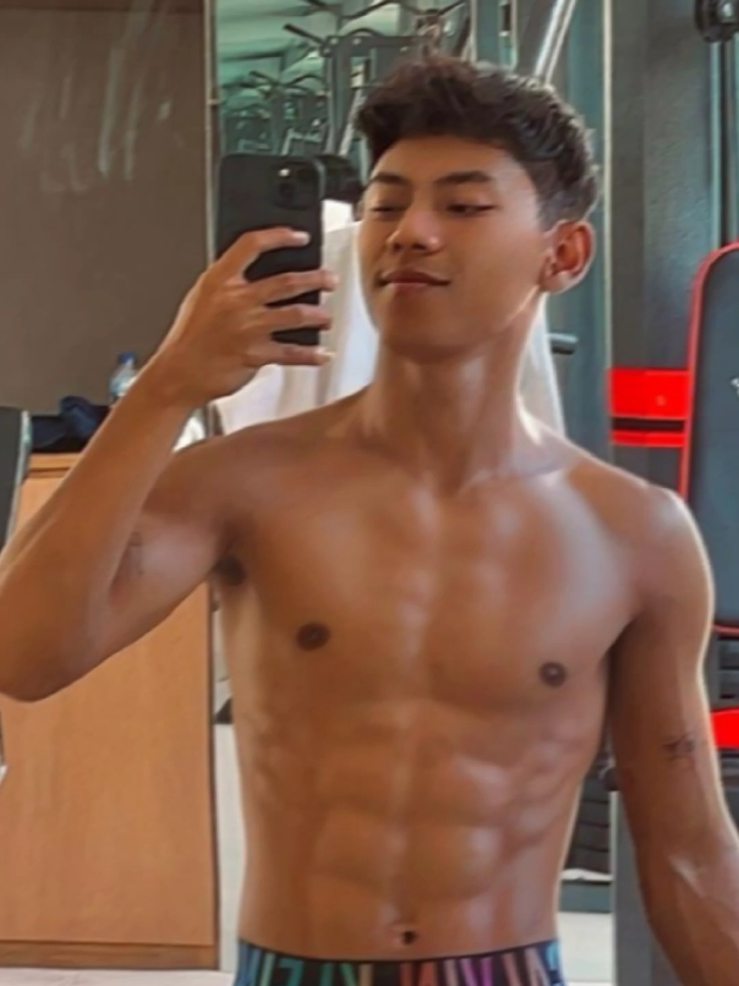 #fyp #fyppppppppppppppppppppppp #foryoupage #sixpackabs #workout #4upage #fypシ゚viral #handsomeboy #hairstyle #shirtless #indonesianboy #nusantaraboy #bigboy 