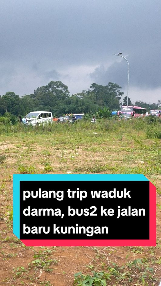 mantau bus basuri di jalan baru kuningan pulang dari trip waduk darma😁😁 @babeh_iman_blackmarlin22 @igonbarzhally @FACHRIBOYCKP @Mamih Boy #basuri #telolet #busmania #fyp 