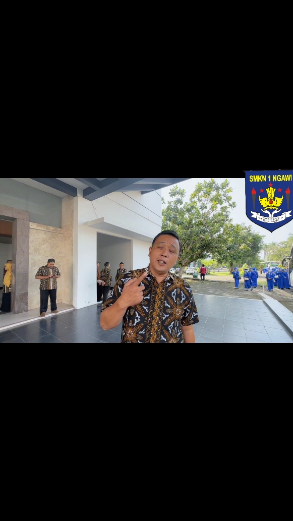 kunjungan industri di Jogya  dimana smkn1 ngawi juga mengadakan  MOU dengan TVRI jogya ,yang mana nanti peserta didik dari smkn1ngawi bisa PKL di TVRI jogya ,lebih lanjut lagi nanti peserta didik kalu ada lowongan pekerjaan akan di beri jalur khusus semoga mejadikan lembaga ini penuh berkah amin amin#LenaRyehan #smkpusatkeunggulan2023 #ngawi24jam #TikTokLIVE #fypシ゚viral #fypシ゚viral #pesebayasurabaya #alunalunngawi 