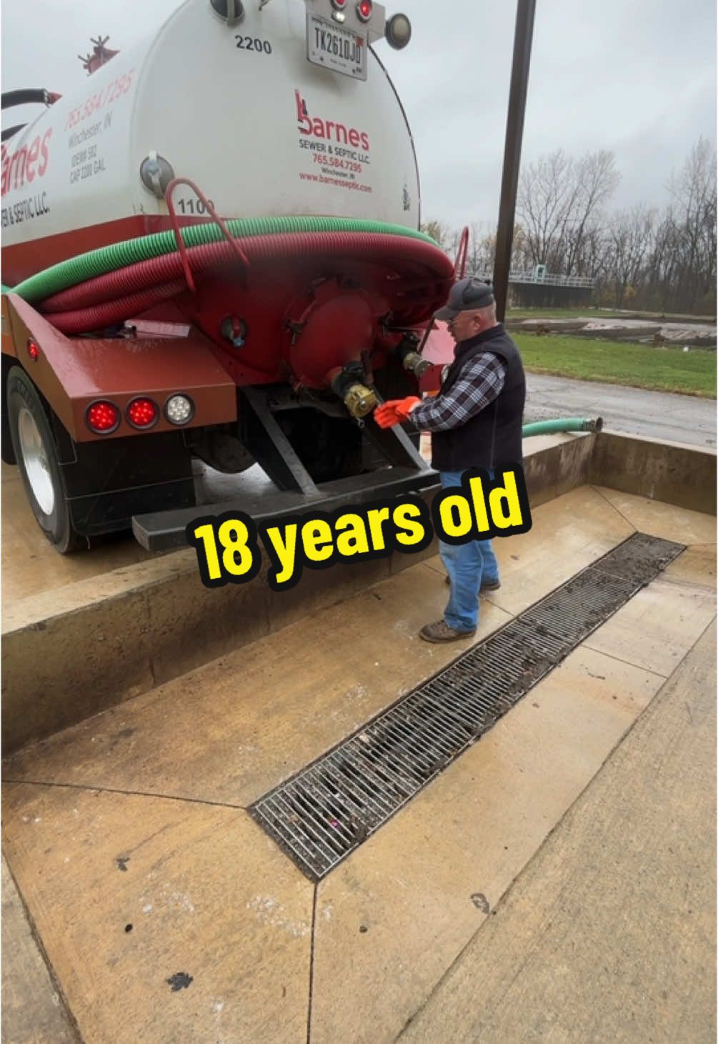 18 years worth of poop and toilet paper. 👍🤯 #yourshitsmybreadandbutter #familybusiness #pooptok #yesterdaysmealsonwheels #goodhelpishardtofind #poopsmoothie💩 #septiclife #poorpumper #fypage #international #internationaltruck #jurop #bluecollar #dt466 #4900 #politicalpromises #polyjohn #vacuum #pumper