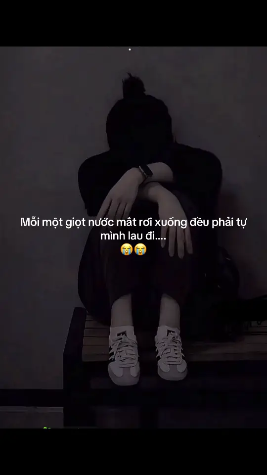 Mỗi một giọt nước mắt rơi xuống đều phải  tự mình lau đi …😭 Sướng hay khổ chỉ có tâm mình mới hiểu,  đang trong hoàn cảnh nào chỉ có bản  thân mình mới biết được …. 🥹🥹