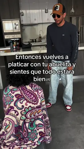 odio que la lampara se vea rara. @Balli                                          -                                                      #sueño #nostalgia #abuela #humor                                         