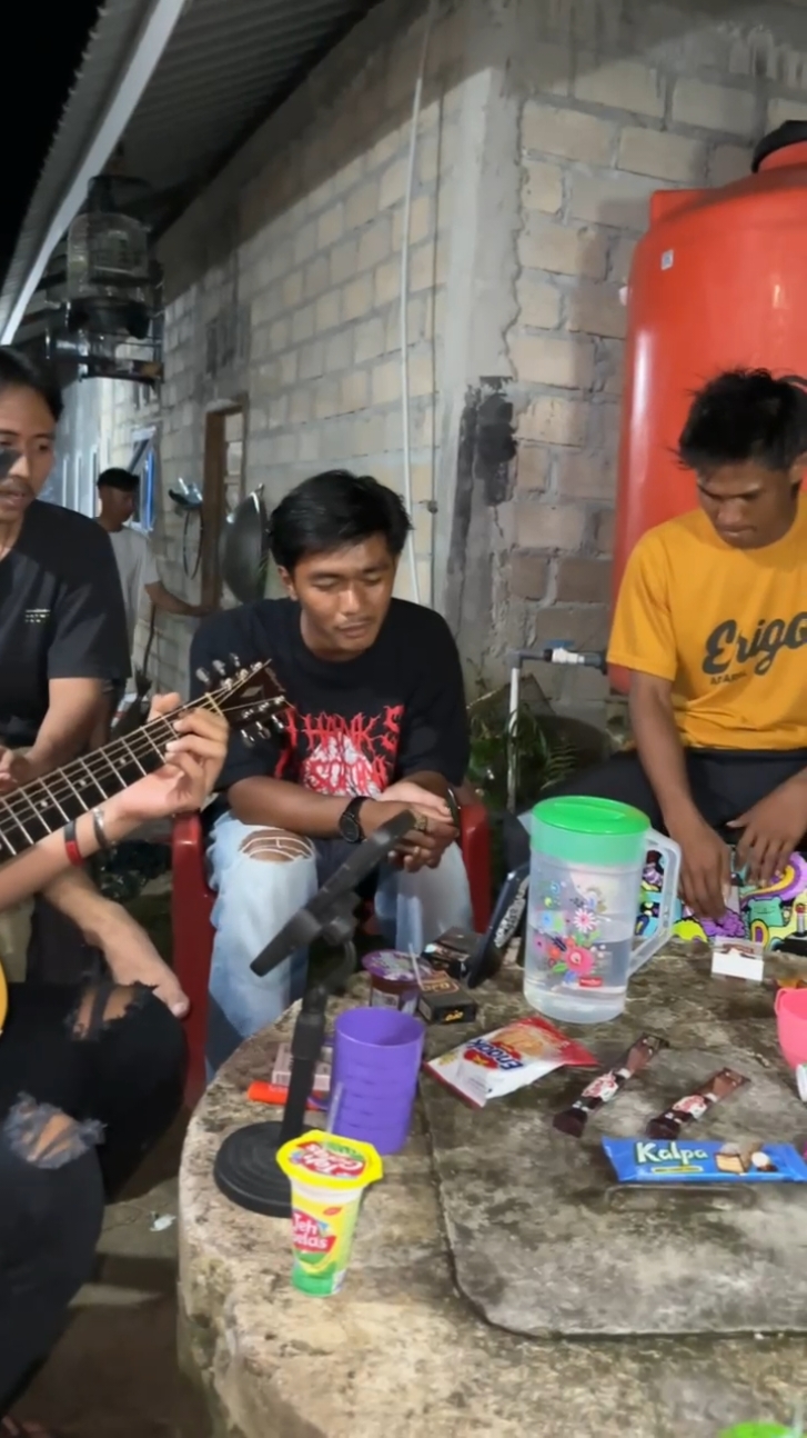 akhir video tragedi Air mancur 🫣😅#adaband  #karenawanitaingindimengerti #cover #gitar #akustik #nongkrong #tongkrongan #ipsm 