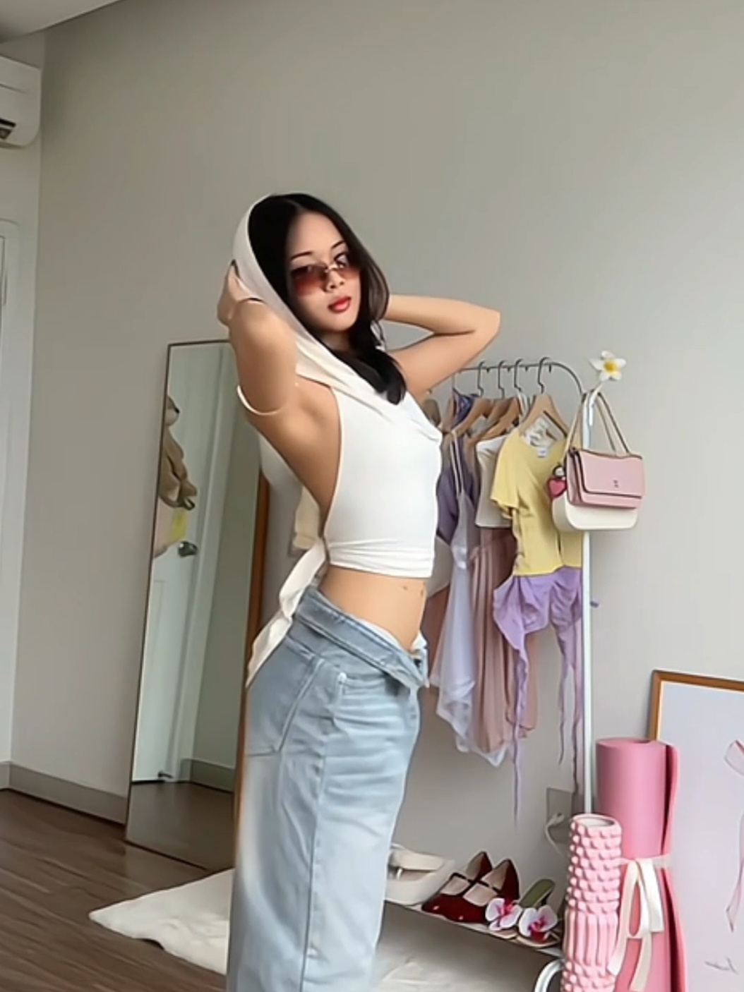 who is this diva? #xtrecos #top #backlesstop #topwithhoodie #outfitideas #outfitinspo #pinterestoutfit #pinterestgirl #baddieoutfit #sexyoutfit 