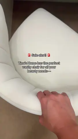 A vanity chair that does it all: for your makeup, hair, and even unboxing videos! 🪑✨ Don’t miss out on the sale at Tina’s Home – grab yours now!@tinas_home_global  #vanitychair #chair #blackfridaysale #tiktokshopfinds #tinashomeglobal #tiktokshopping #homedecorideas #homedecortiktok #spotlightfinds 