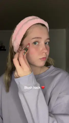 Blending the blush onto your eyelids always makes it look more natural to me! @Rare Beauty #blushhack #viralblush #rarebeautyblush #rarebeauty #liquidblush #bestblush #pigmentedblush #rarepartner