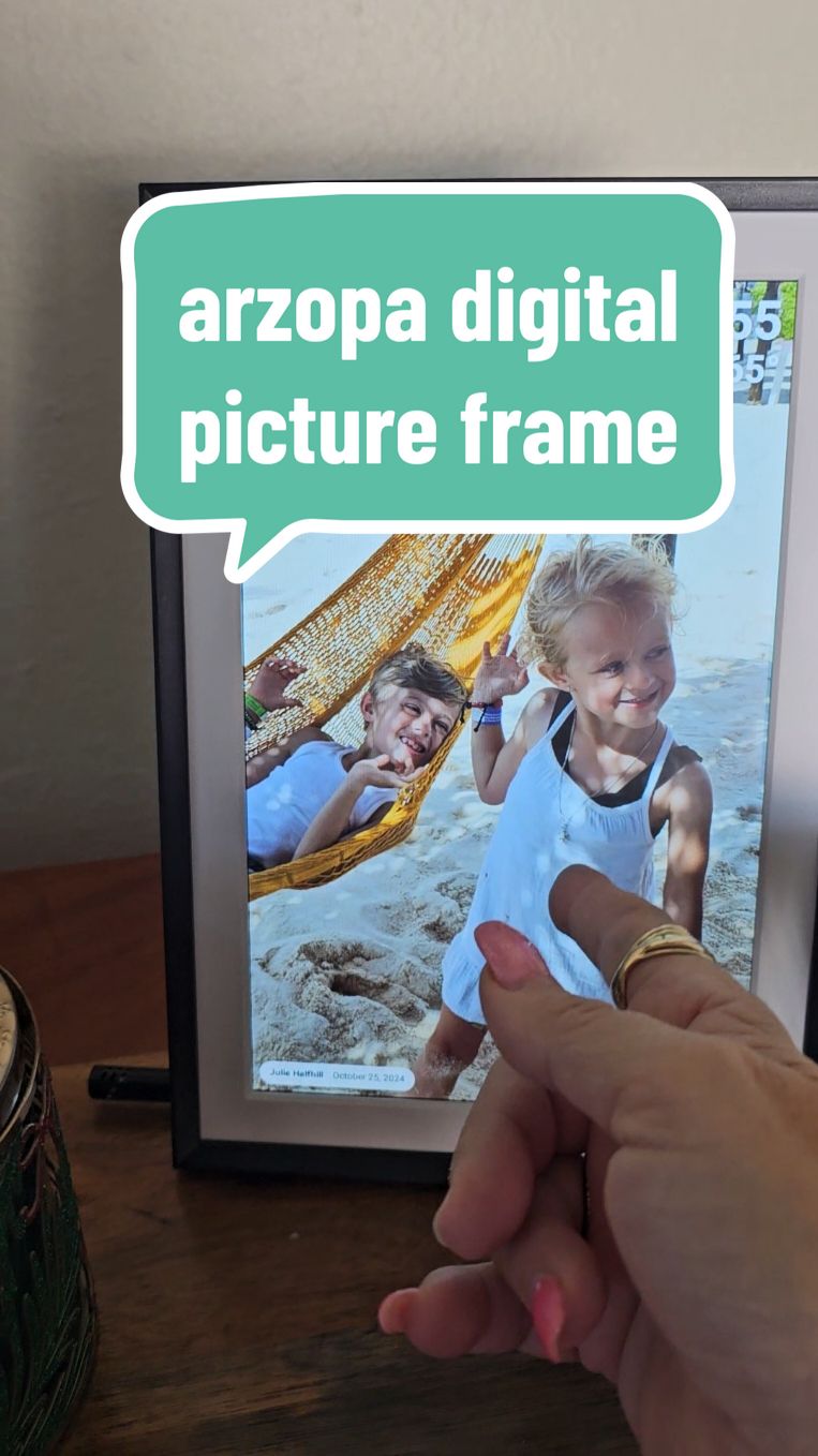 christmas on a budget just got easier with these digital picture frames .#arzopa #arzopadigitalframe #digitalpictureframe #digitalframe #giftforher #pictureframe #frame#giftideas #tiktokshopblackfriday #tiktokshopholidayhaul #tiktokshopcybermonday 