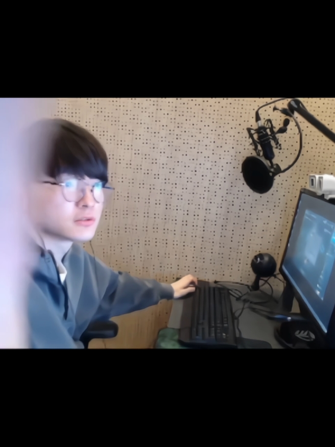 View của t khi bạn trai ngồi cạnh chơi game ha 😇 #Faker #페이커 #LeeSanghyeok #이상혁 #T1 #T1WIN 