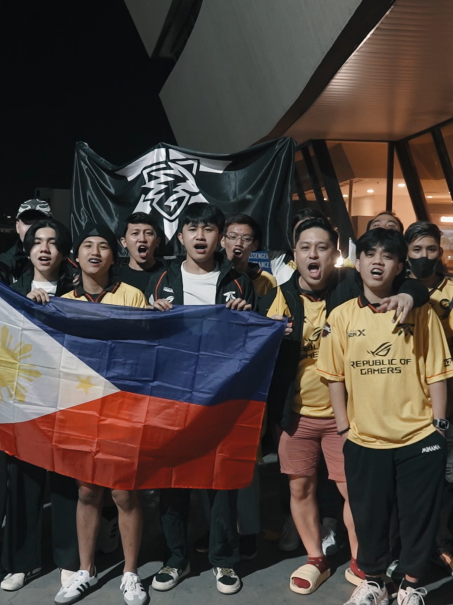 All aboard the journey to greatness!  FNOP flew to Malaysia last November 22 to fight for the M6 crown! Watch their heartfelt message for the fans and feel the Lakas ng Pinas! 🏆🇵🇭  Let’s send them all the support they need to conquer the world stage! All the M6 info you need is here: https://ph-mpl.com/m6. Check it out now! Don’t miss the action and join the MPL-PH Official Community Group here: https://www.facebook.com/groups/officialmplphilippines/ #PinasPinakamalakas #MPLPhilippines #MLBBM6 #GreaterThanEver #MLBBEsports #MLBB #MobileLegendsBangBang #M6