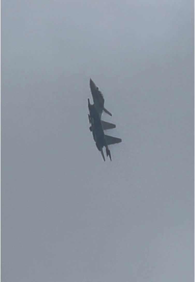 Báo thức chạy bằng Su hào đã bắt đầu trên bầu trời Hà Nội hôm nay #su30mk2 #military #planespotting 