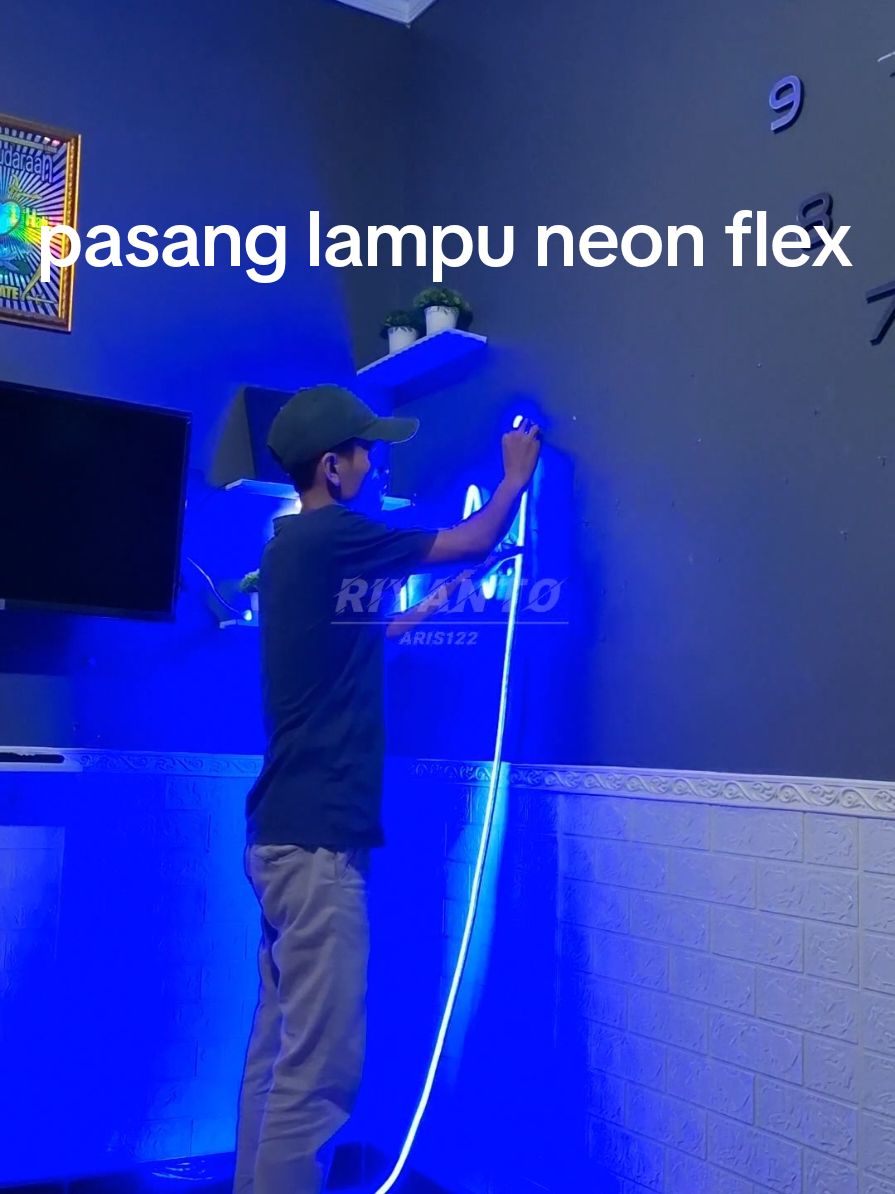 lampu neon flex 220v tinggal colok ,dekorasi kamar aestetik modal murah cuma pakai lampu neon flex ini .#neon #neonflex #neonflexrunning #neonflexible #neonflexmurah #neonflex220v 