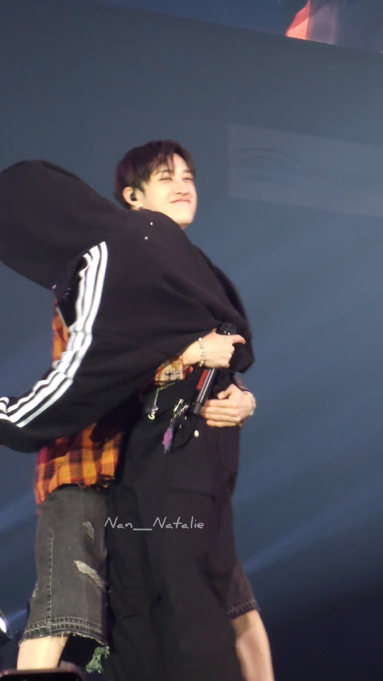 BangChan hug his 1st kids~ HanJisung Straykids 🫶 DominATE Bulacan  #bangchan #han #hanjisung #Straykids #DominATE 
