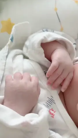 Bàn tay bé xinh #tiemmebanhbao #vairal #xuhuong #babylove #baby #reviewbimsua #embedangyeu #embe #fyp 