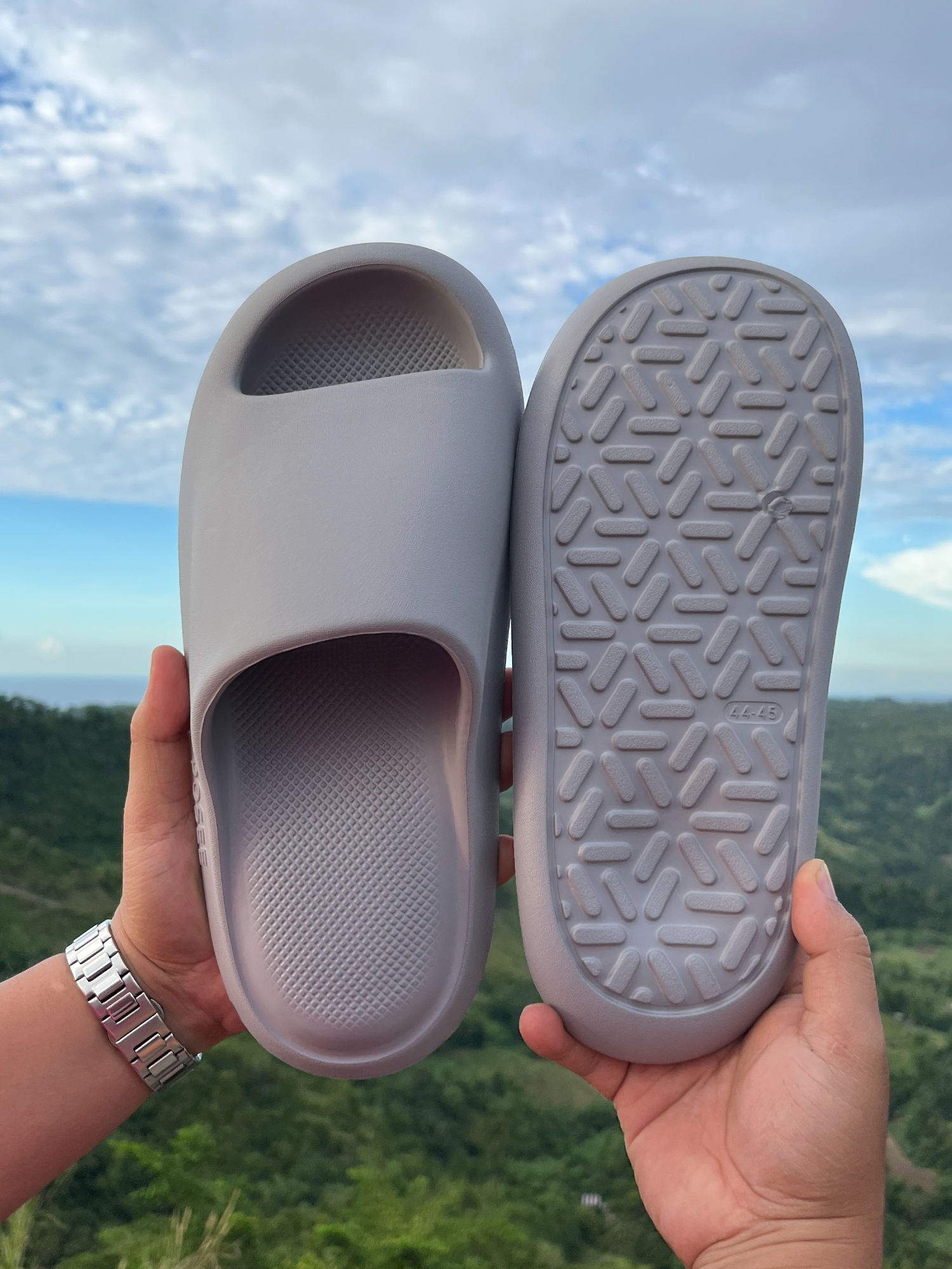 sobrang ganda talaga ng grey na colorway #POSEE #poseeph #slides