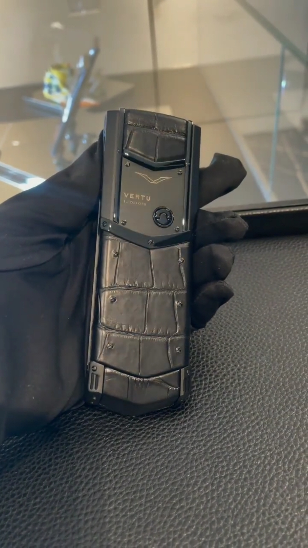 #fashion #luxury #luxuryphone #vertu #signature 