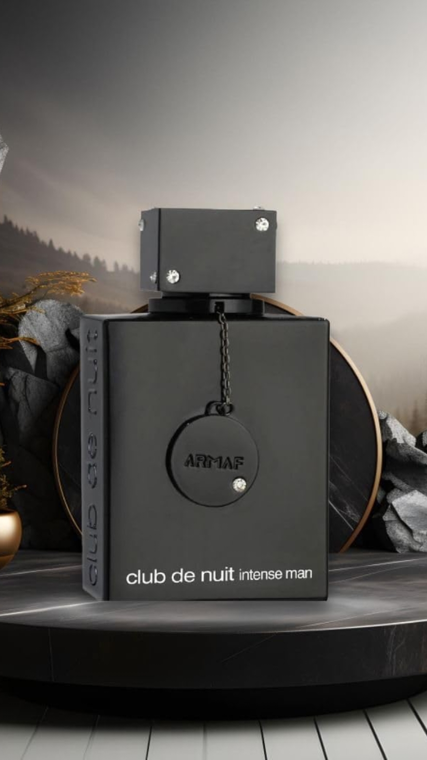 CLUB DE NUIT INTENSE MAN, esse é o perfume que todo homem deveria ter. Inspirado na perfumaria de nicho, um perfume sofisticado, elegante, equilibrado. Club de Nuit Intense Man de Armaf é um perfume Amadeirado Especiado.  As notas de topo são: Limão, Abacaxi, Bergamota, Groselha Preta e Maçã. As notas de coração são: Vidoeiro, Jasmim e Rosa. As notas de fundo são: Almíscar, Âmbar Cinzento, Patchouli e Baunilha. Disponível em nossa loja online. Link na bio. #armaf #perfumearabe #parfum #perfumaria #boys #fyp 