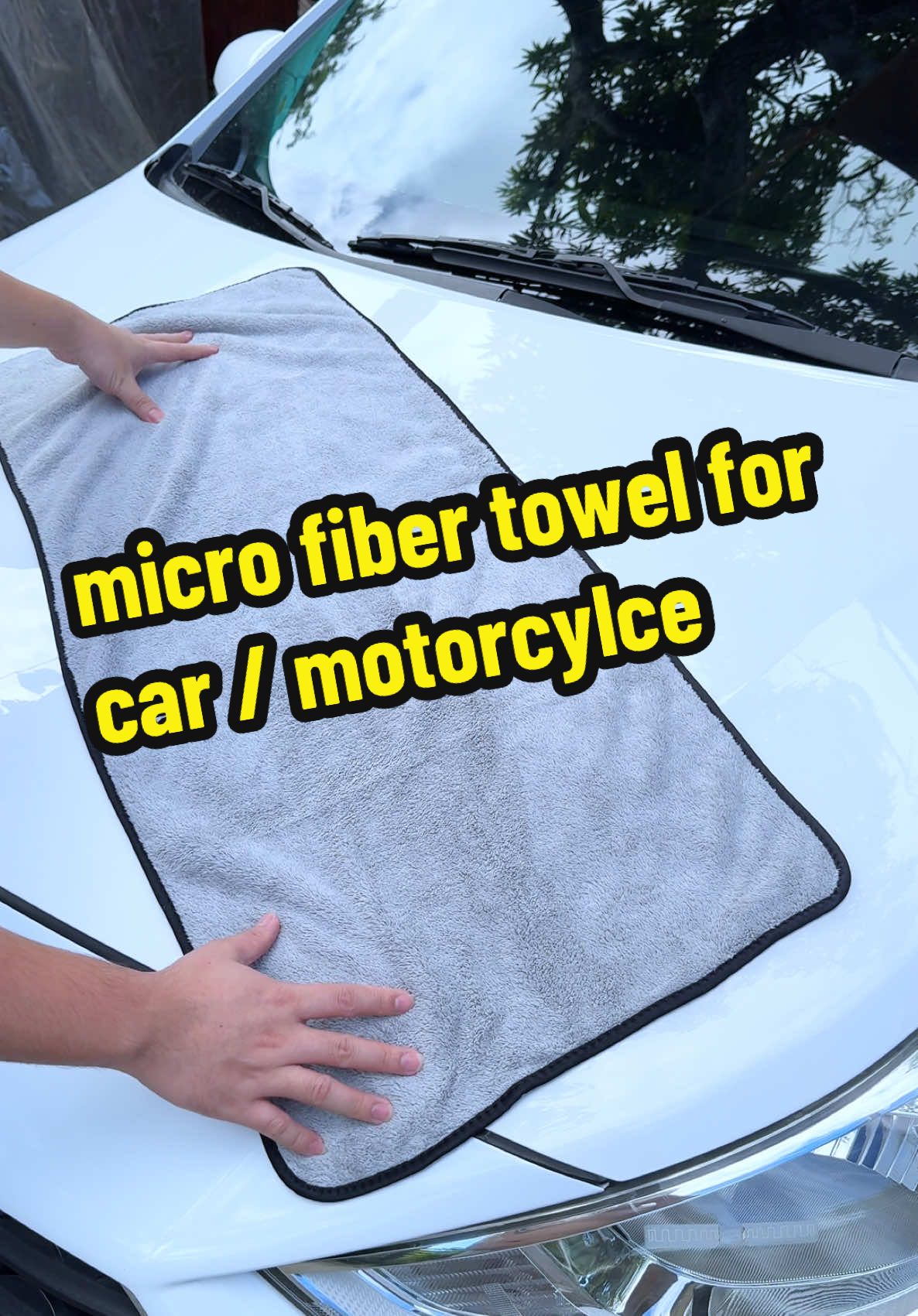 isang hagod tuyo agad! sulit kasi 3 pcs na rin ‘to #microfibertowel #microfibertowelcarcleaning #microfiberdryingtowel #cartowel #caressentials #carwashtowel 
