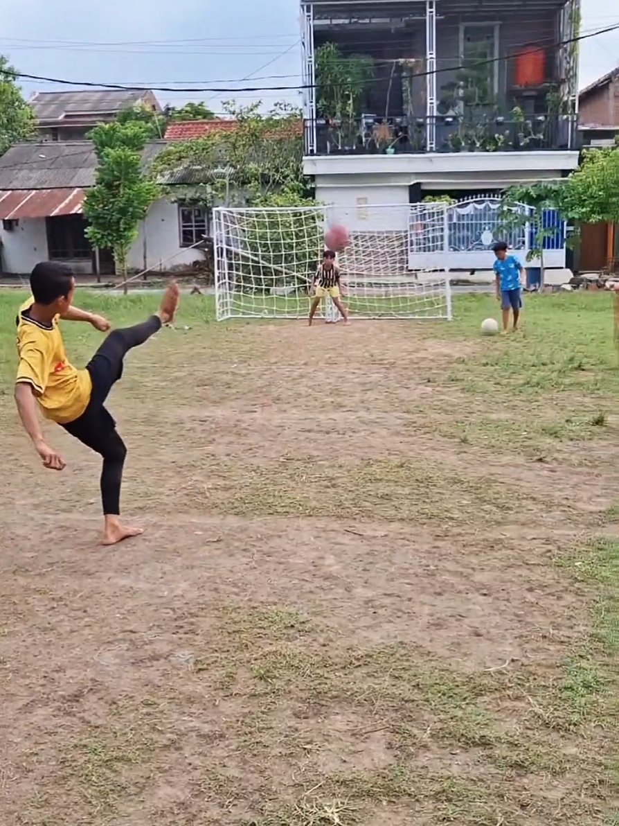 kedua kalinya Raja menipu kiper #sepakbola #fyp #football #olahragatiktok 