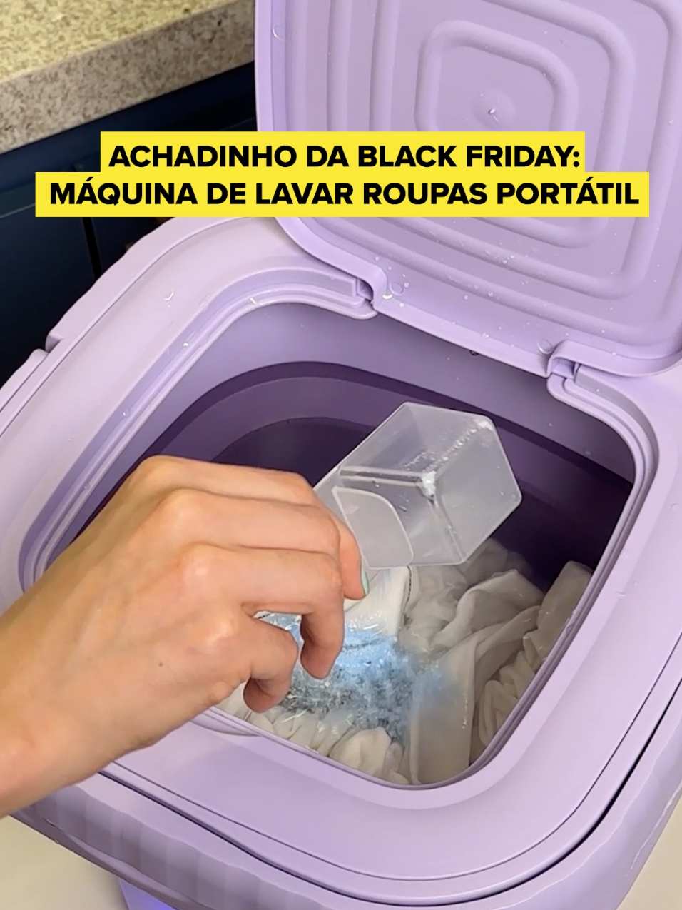 Mini máquina de lavar roupas portátil e dobrável? 😱 Tá na sua mão e tá com precinho de Black Friday no meu app! 🤏 Quem aí tá querendo uma? #DescriçãoDaImagem Uma mão passa pela câmera e surge uma mini máquina de lavar portátil na cor roxa em cima de um carrinho de lavanderia. A tampa da máquina é aberta, é adicionado água e depois algumas peças de roupas pequenas dentro dela. Em seguida, é adicionado um pouco de sabão em pó e a configuração da lavagem é selecionada no botão. Vemos a máquina funcionando de cima. Posicionada em cima de uma pia, a saída de água é aberta e as peças são adicionadas dentro de um cesto na máquina para a centrifugação. Finaliza com a remoção do cesto e a máquina sendo dobrada. #Smart #Comprinhas #Achadinhos #BlackFridayMercadoLivre #TáNaSuaMão🤝#Achadinhos 