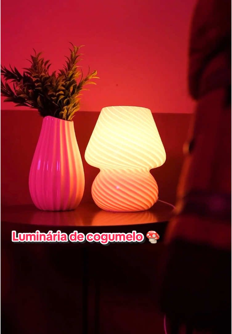 #AcheiNaShopee essa luminária de cogumelo perfeita que vai deixar o cantinho do quarto ainda mais especial! me contem nos comentários o que acharam! 😍🧡✨ luminária cogumelo🔍ID: EAC-PCP-TMF