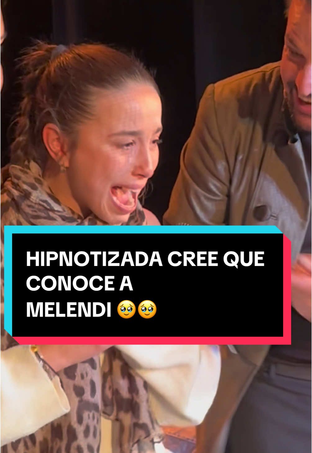 Hipnotizada cree que conoce al cantante Melendi @Melendi  Cada domingo disfruta de #hipnosis en Madrid en el Teatro Maravillas #madrid #planesmadrid #parati #experiencias #ilusion #astyaro #mente #hipnotista #melendi 