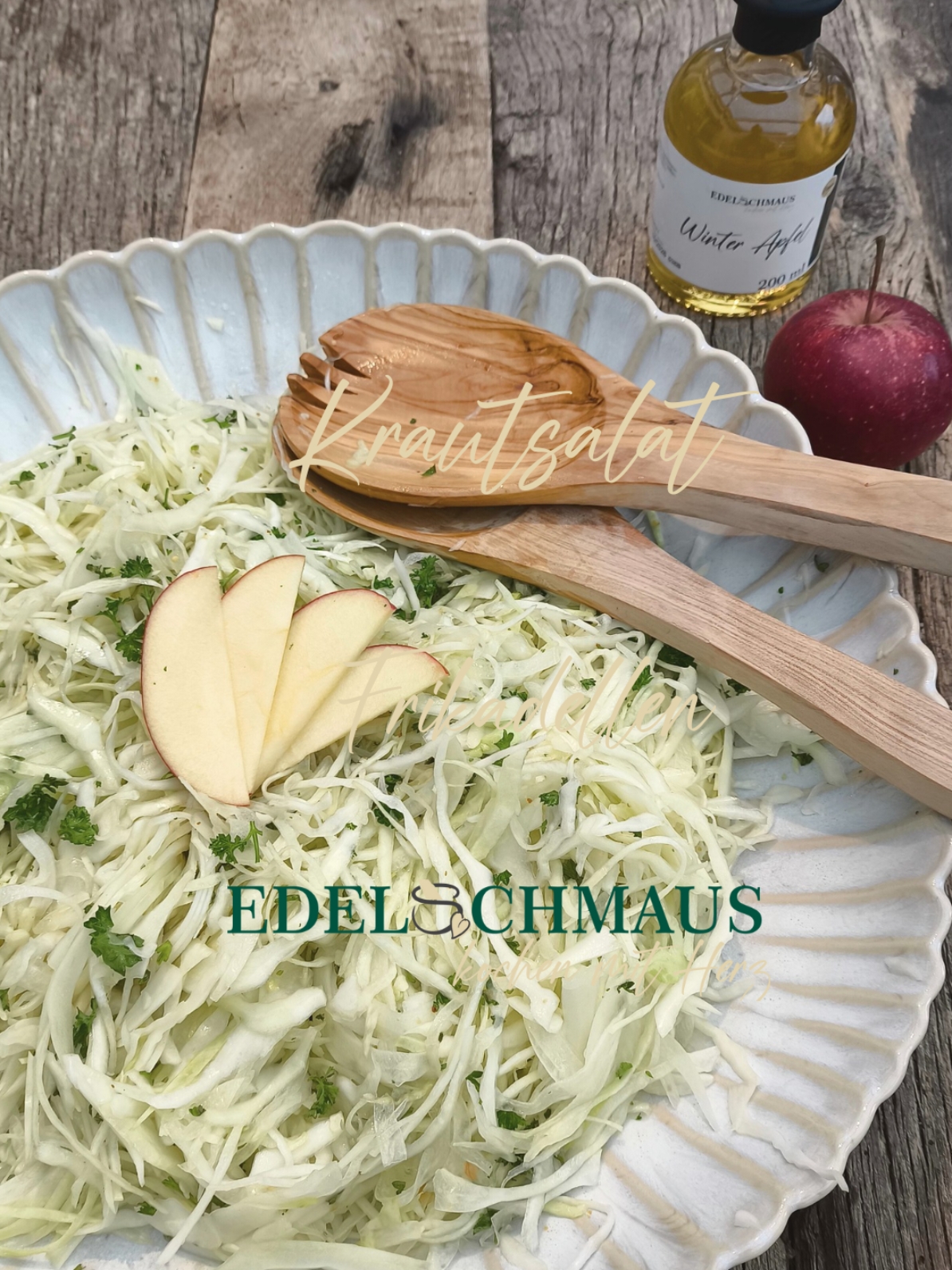 Krautsalat Kennt ihr schon unsere neue Essigzubereitung,  den Winter Apfel?  Mit diesem Essig haben wir unser Rezept verfeinert. Bei Winter Apfel denkt bestimmt jeder gleich an Bratapfel mit Zimt aber damit hat dieser leckere, milde Essig nichts zu tun. Er schmeckt leicht nach Apfel, enthält nur wenig Säure und ist einfach herrlich frisch. Ideal  zum Bratapfel, Joghurt- und Quarkspeisen, Dressing & Vinaigrette, wie auch mal zu einem Carpaccio. Rezept: 1/2 kleinen Weißkohl  1/2 Gemüsezwiebel 1/2 Bund Petersilie  1/2  EL Zucker  1 TL Meersalz aus der Mühle  15 ml Griechisches Olivenöl  25 ml Winter Apfel  1-2 TL Schmauszeit Senf nach Belieben gemahlener Kümmel  Den Weißkohl reiben, mit Zucker und Salz bestreuen und gut miteinander vermengen.  Die fein gehobelte Zwiebel und gehackte Petersilie unterheben, mit den restlichen Zutaten marinieren und am besten über Nacht ziehen lassen. Ein wirklich einfaches Rezept, das nicht nur hervorragend zu unseren Frikadellen passt.  www.edelschmaus.com #CapCut 