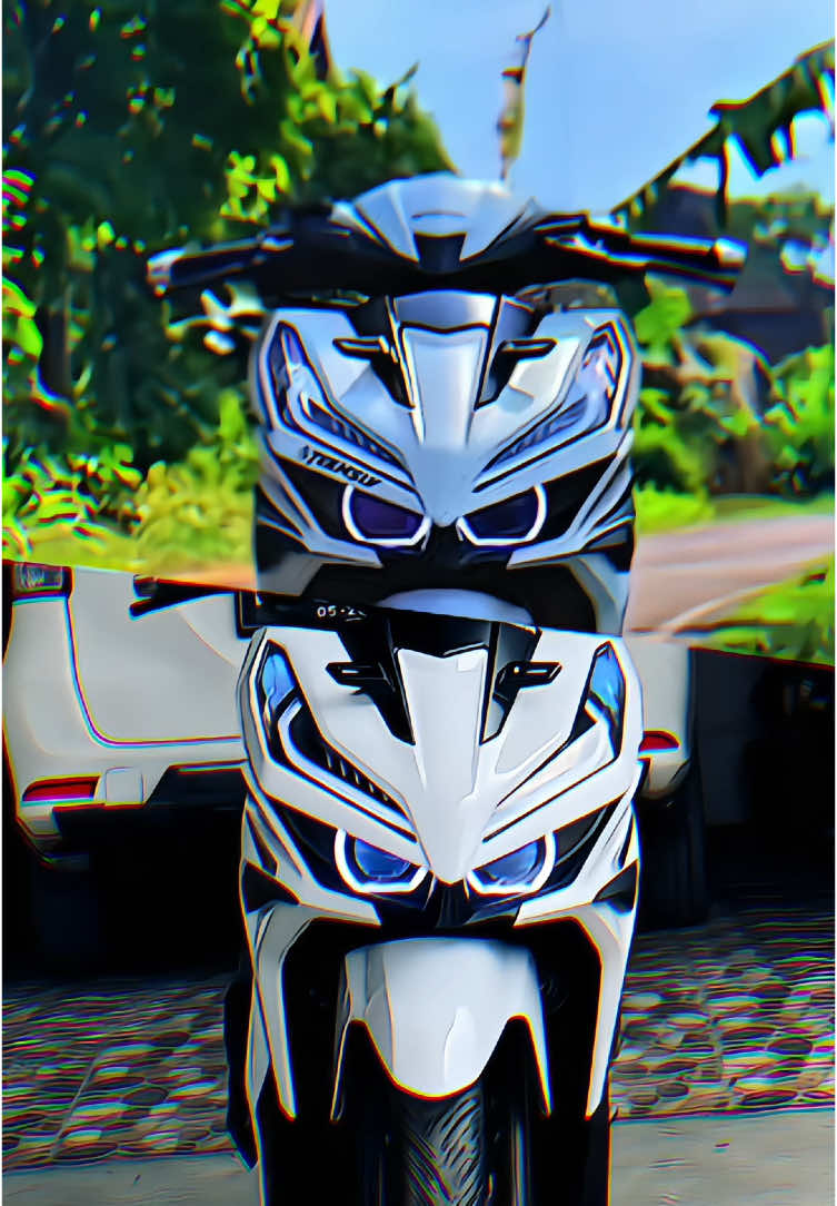 Putih”ikut trend🤙🏼😜🥵🥵  #vario125new #variomodifikasi #beranda @𝗩𝗔𝗥𝗭𝗔𝗔𝗔 