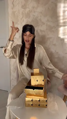 Lo siento por el spoiler pero no podia esperar al dia 1 para abrir el calendario de @maccosmetics 