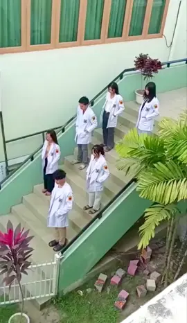 Future doctors👩🏻‍⚕️🧑🏻‍⚕️ #UMM #medicalstudent #funnymoments #friendshipgoals #fypシ゚ #universityofmedicinemandalay 