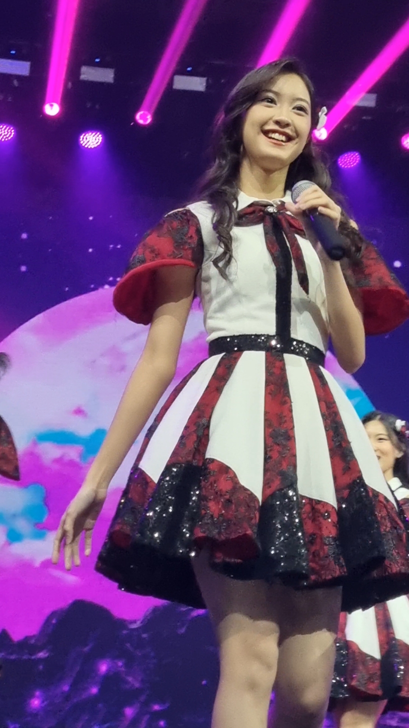 FANCAM GREESEL , makasih adik @greeseljkt48 🥰 #greesellaadhalia #fyp #jkt48 #greeseljkt48 #indonesiamusicaward2024 #indonesiamusicawards 