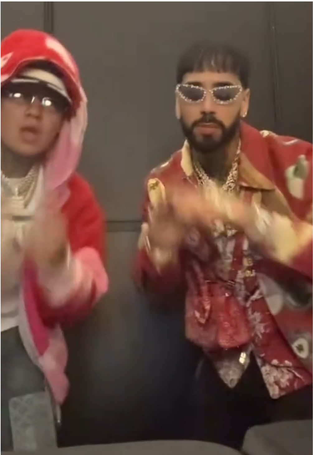 ¿NUEVO TREND? 🔥 @Blessd y @ANUEL bailan al ritmo de #DEPORTIVO 🎶 #BillboardAR #nuevamusica #blessd #anuel 