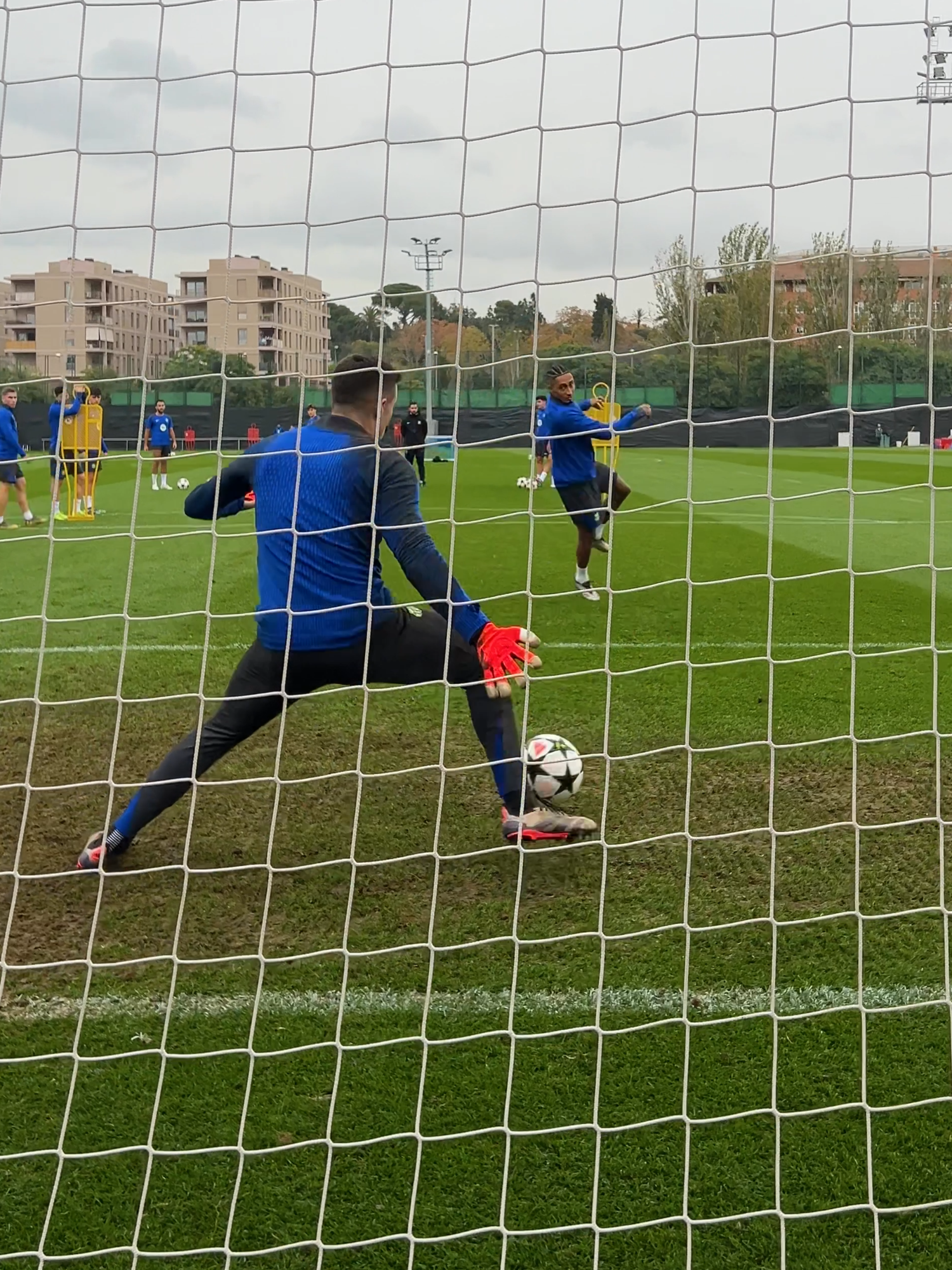 A training session with Iñaki Peña 🚀 #fcbarcelona #barçaontiktok #barcelona #championsleague #ucl #iñakipeña #sports