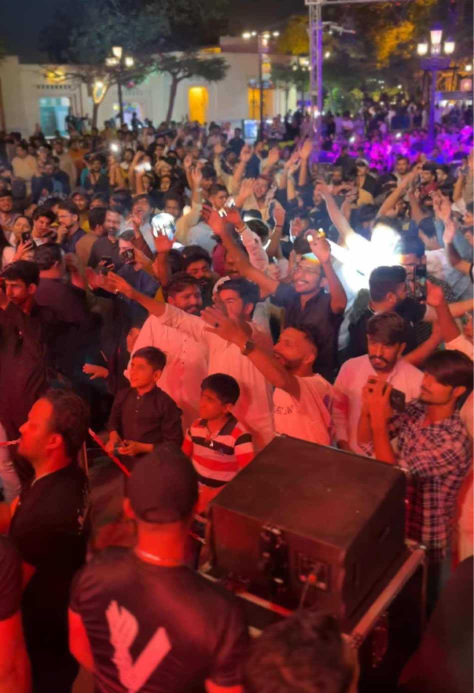 To laye maryo tho wanyan 🔥❤️ #ittehadband #sindhculture #sindhcraft #festival #sindhcraftfestival #portgrand #karachi #sindhimusic #jobanjawani #zainulabdin #tananawanawa #musiclive #dancesong #dance #foru #foryou #4u @Zain Ul Abdin @ShUjAt Ali💫 @sufiyan ahmed @Faiz Ali✔ @H A R R Y Music ✔ @Salal Ahmed Mughal @Ghulamullah Soomro 