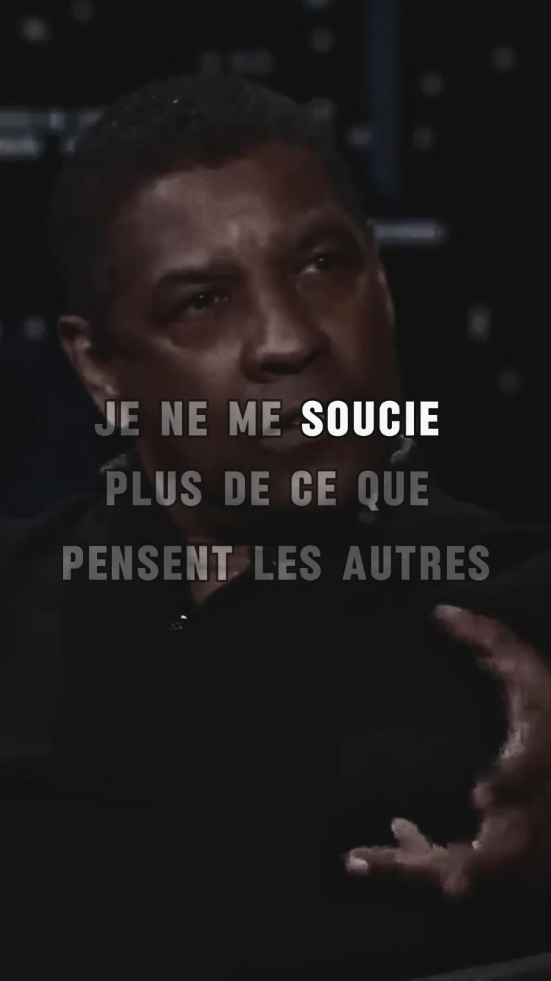 Je ne me soucie plus de ce que pensent les autres. Je vis selon mes propres règles, en paix avec moi-même et avec mon dieu. Chacun suit son propre chemin. Je ne suis plus là pour plaire à tout le monde. 