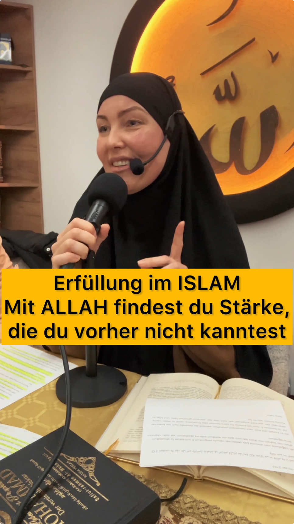 Ich bin zum Islam konvertiert und ich kenne die Verlockungen der westlichen Welt aus meiner Zeit vor dem Islam noch sehr gut. Heute weiß ich, es ist der absolut falsche Weg und eine gnadenlose Sackgasse.  Die säkulare Welt gibt dir keine innere Zufriedenheit, aber der Islam gibt diese innere Kraft und Erfüllung, die wir alle so dringend brauchen.  Auch wenn der Weg manchmal anstrengend ist, mit Allah findest du die Stärke, die du vorher nicht kanntest, um deiner Probleme zu meistern. #allah #religion #islam #deutschland #gott #koran #sunnah #sahaba #salaf #konvertiert #hannahansen #hijab #niqab #gebet #dschihad #islamdeutschland #dawah 