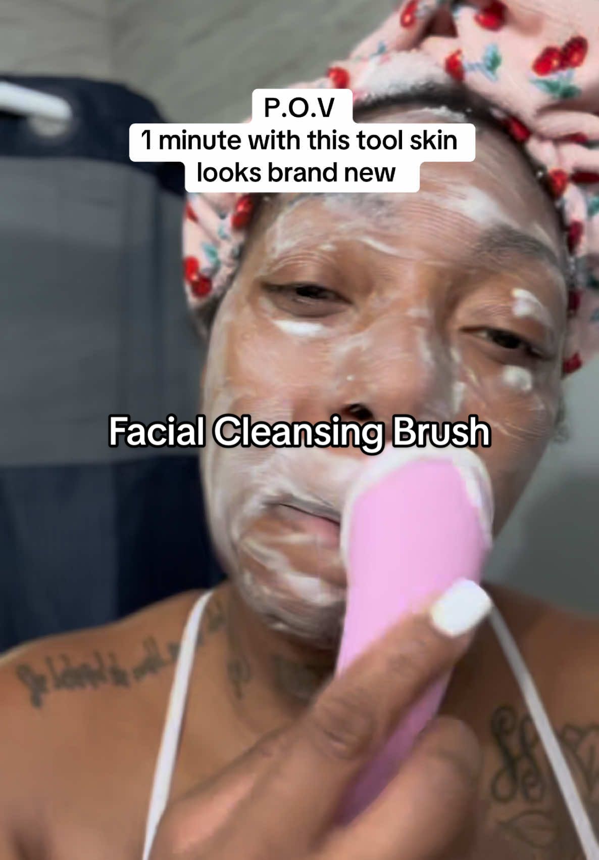 This silicone brush gently exfoliates while deep cleaning plus vibrates and heats up #silicone #skincare #exfoliate #facial #eveningroutine #skincaretips 