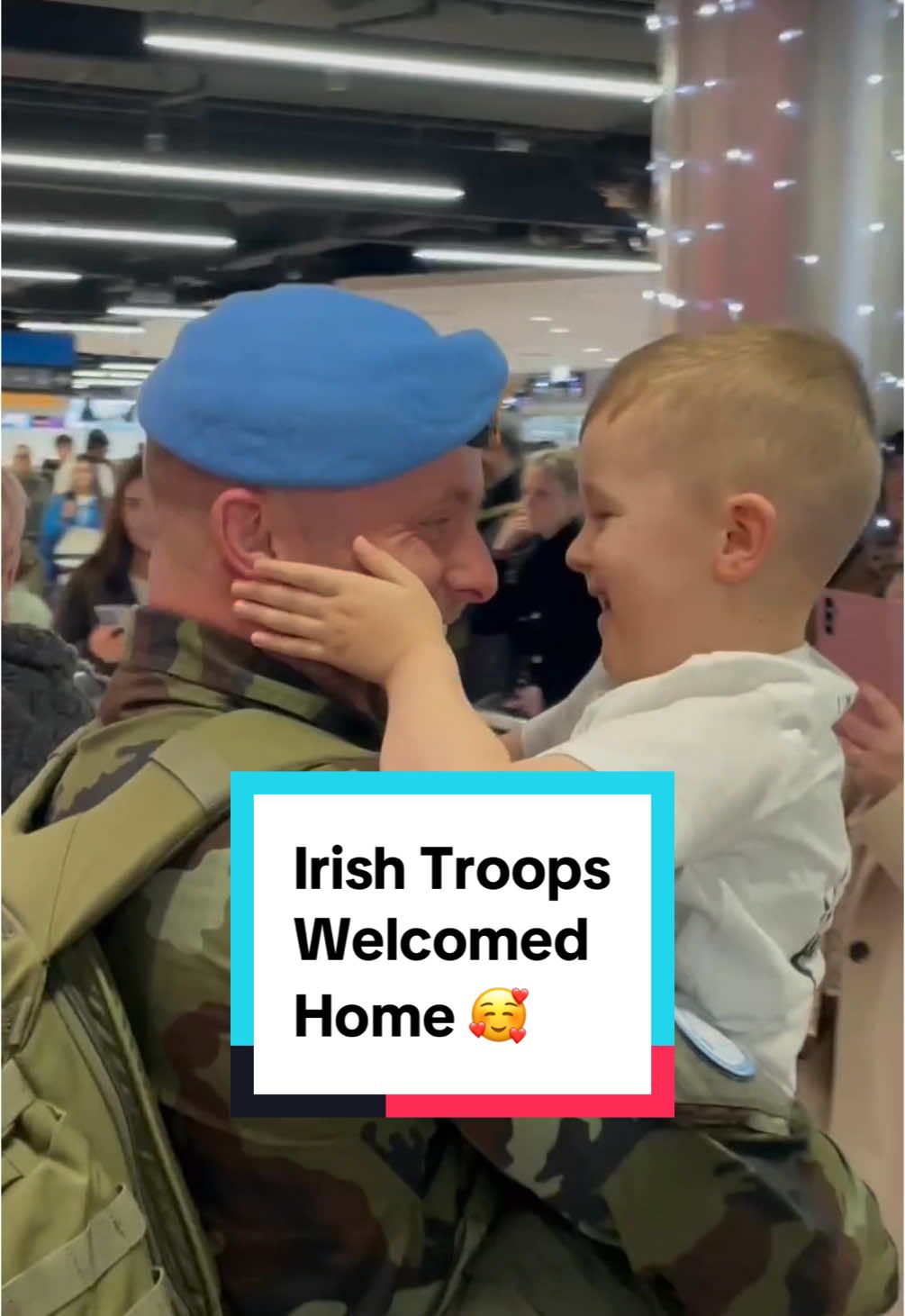 70 seconds of heart-melting goodness from Dublin Airport as 250 Irish troops arrive home after 6 months on duty in Lebanon. 🥰  Warning - you may need tissues! #dublinairport #reunion #airport #Homecoming #troops #happytears #crying 