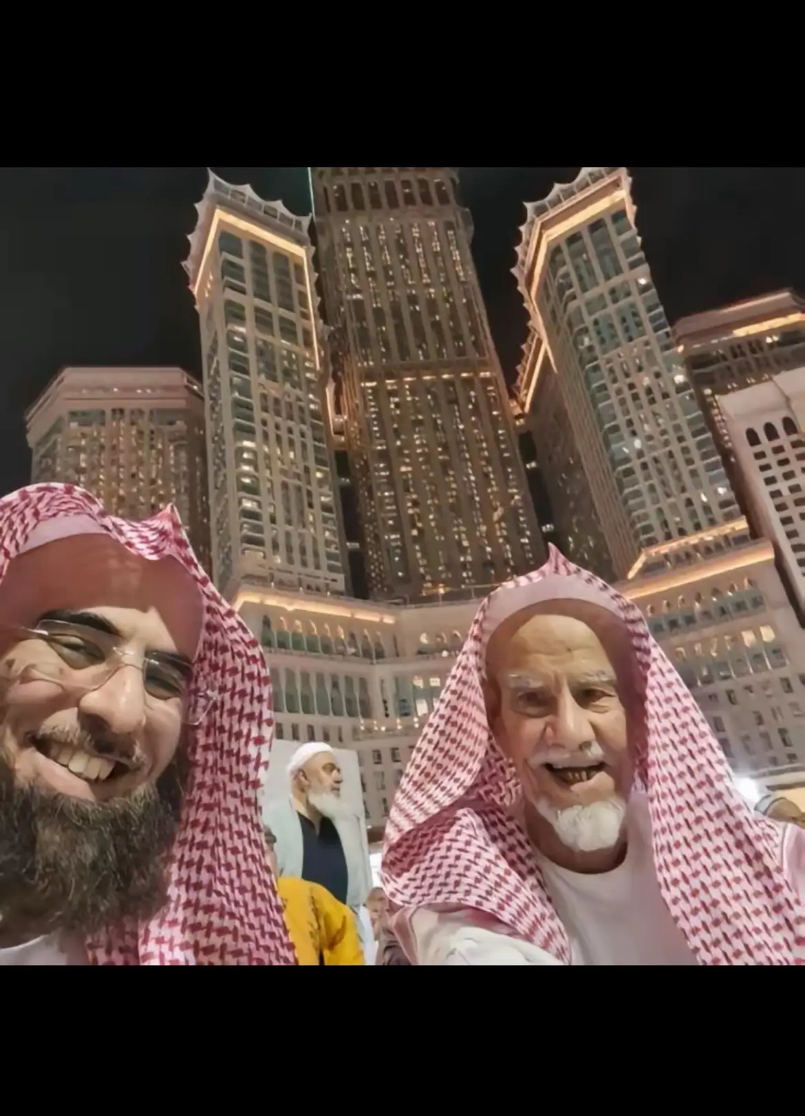 حسابي الثاني@نوادر التلاوات {أَلَمۡ تَرَ إِلَى ٱلَّذِينَ خَرَجُواْ مِن دِيَٰرِهِمۡ وَهُمۡ أُلُوفٌ حَذَرَ ٱلۡمَوۡتِ فَقَالَ لَهُمُ ٱللَّهُ مُوتُواْ ثُمَّ أَحۡيَٰهُمۡۚ إِنَّ ٱللَّهَ لَذُو فَضۡلٍ عَلَى ٱلنَّاسِ وَلَٰكِنَّ أَكۡثَرَ ٱلنَّاسِ لَا يَشۡكُرُونَ (243) وَقَٰتِلُواْ فِي سَبِيلِ ٱللَّهِ وَٱعۡلَمُوٓاْ أَنَّ ٱللَّهَ سَمِيعٌ عَلِيمٞ (244) مَّن ذَا ٱلَّذِي يُقۡرِضُ ٱللَّهَ قَرۡضًا حَسَنٗا فَيُضَٰعِفَهُۥ لَهُۥٓ أَضۡعَافٗا كَثِيرَةٗۚ وَٱللَّهُ يَقۡبِضُ وَيَبۡصُۜطُ وَإِلَيۡهِ تُرۡجَعُونَ}#سورة_البقرة #محمد_اللحيدان #تلاوة_خاشعة #قران_كريم #سورة#البقرة #محمد #اللحيدان #تلاوة #خاشعة #قرآن #كريم #جامع الناصر fyp# #fypシ #foryou #foryoupage #explore