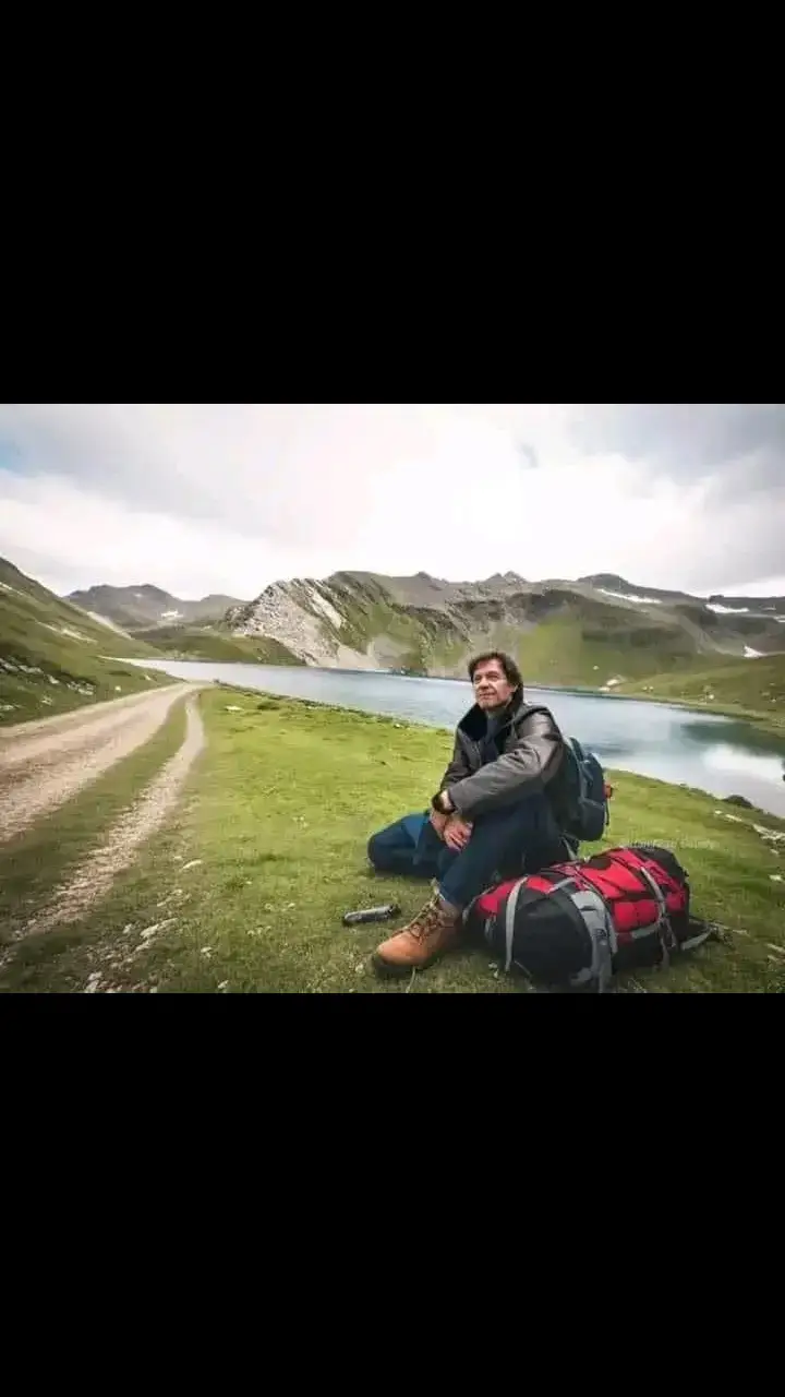 ‏ہم تمہاری راہ دیکھیں گے صنم, تم چلے آو پہاڑوں کی قسم۔💔